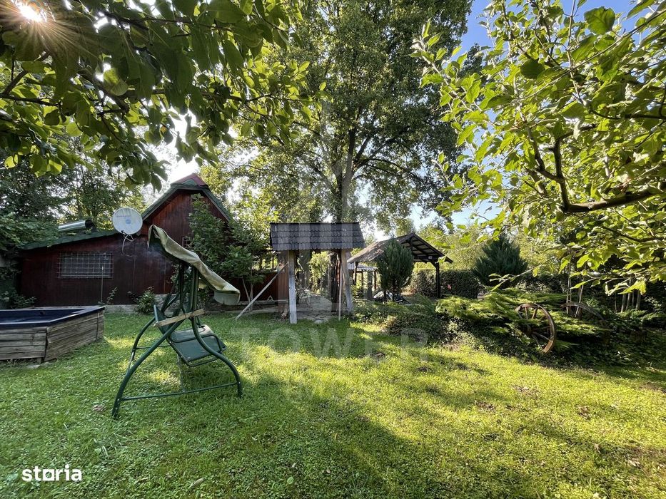 Teren deosebit cu cabană din lemn, Tocile – locație liniștită