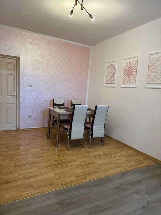 Apartament cu intrare separata, parter, curte si parcare
