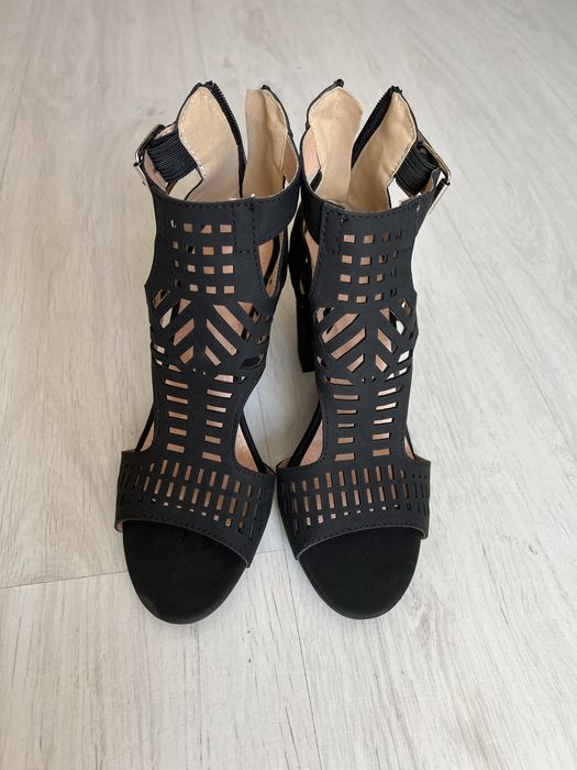 Sandale negre de vara