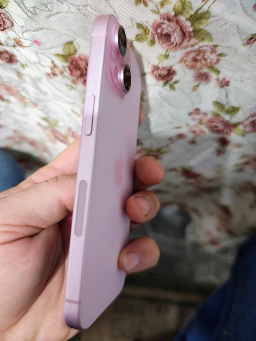 Vând /Schimb iPhone 15 Roz