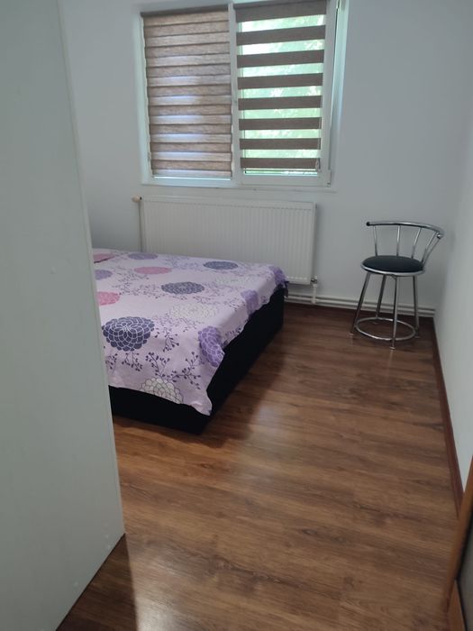 Inchiriez apartament cu 3 camere