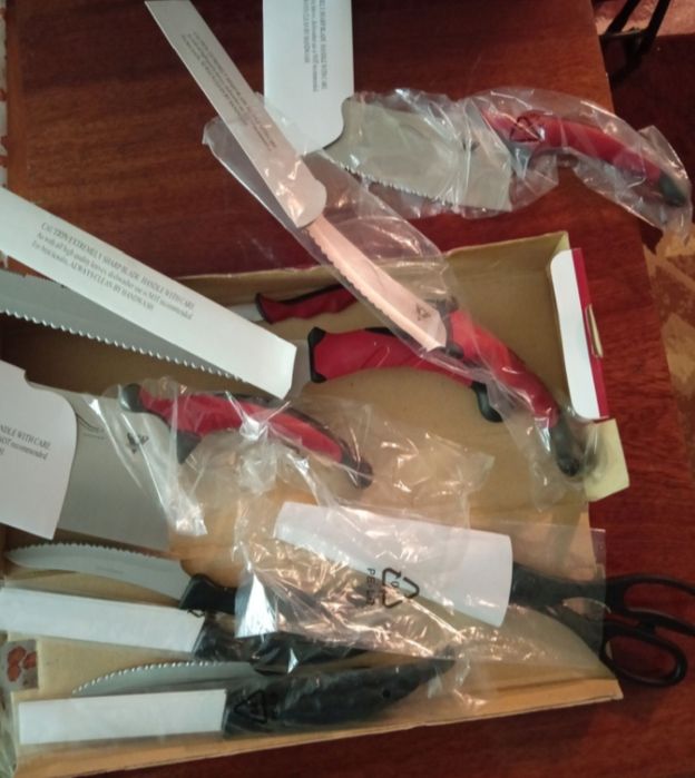 Набор ножей, ножниц , топорик