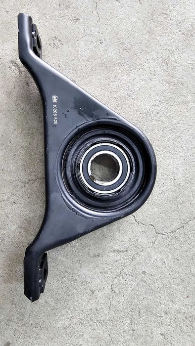 W210 подвесной кардана новый.