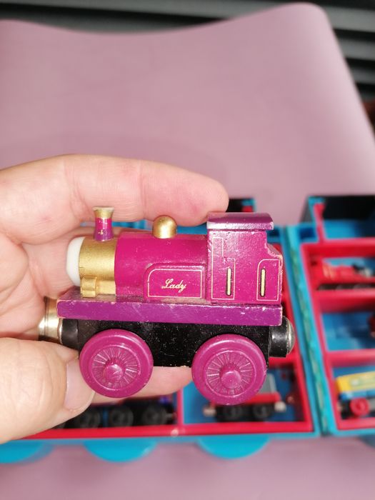 Cutie Thomas + 15 trenulețe cu magnet