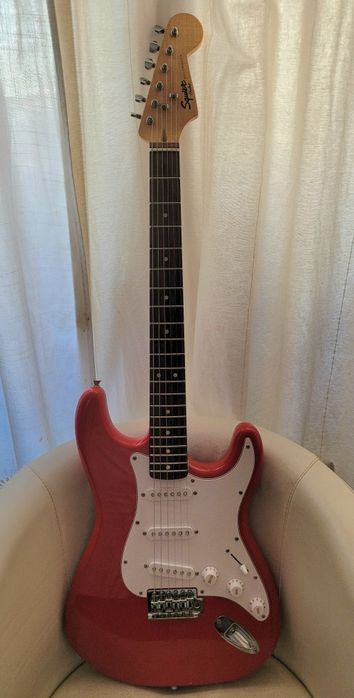 Електрическа китара Fender Squier Stratocaster