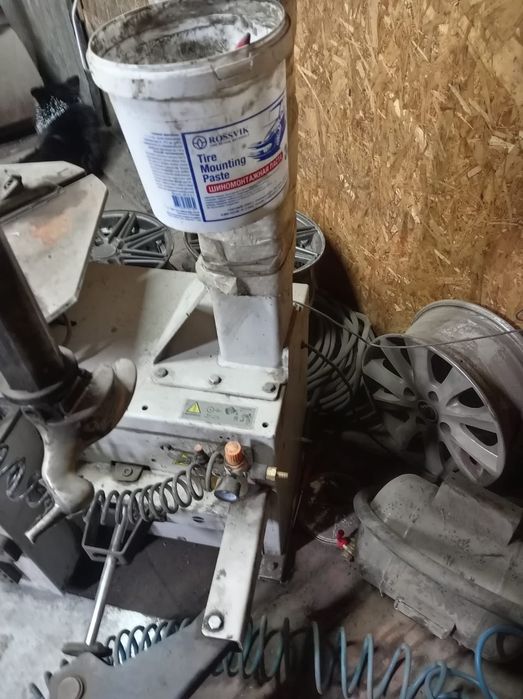 Продам компрессор и разбортовочный.