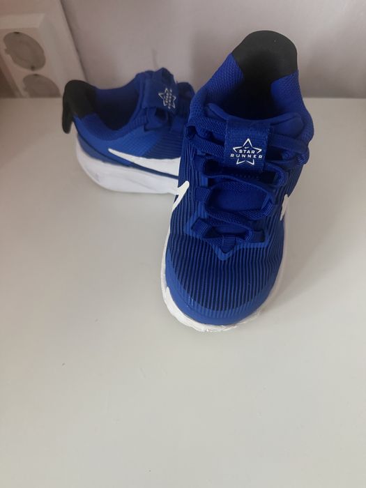 Маратонки Nike 25