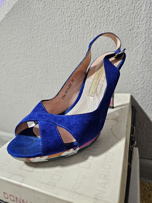 Босоножки на каблуке