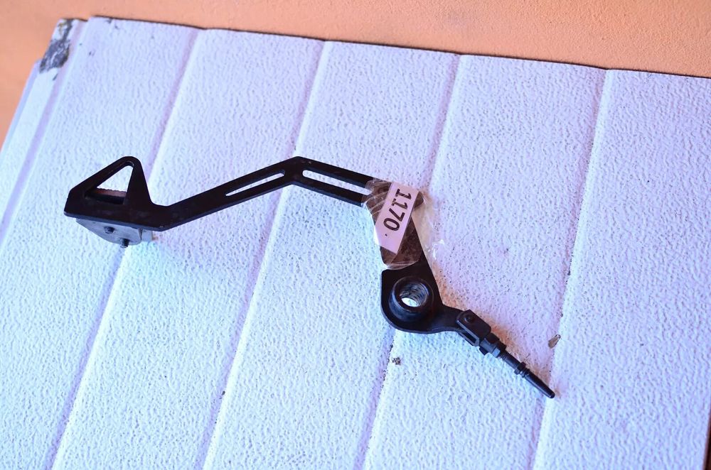 2009 10 12 BMW F800GS Pedala frana spate