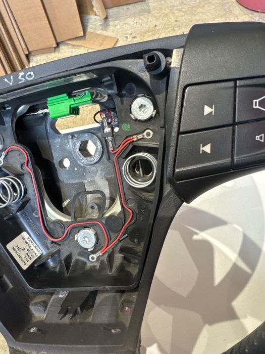 Volvo v50 кожен волан Волво в50