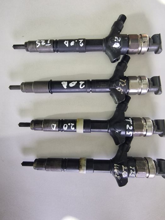 Injector Injectoare Toyota Rav 4,avensis T25,Corolla,motor 2.0d,2003-2