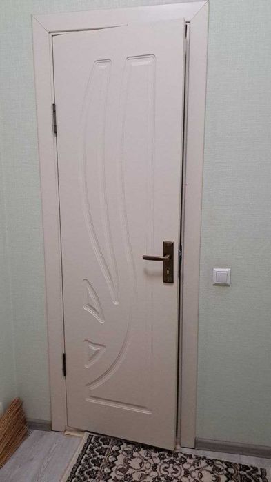 Двери 3 одинаковых и 1 для ванны по 150.000