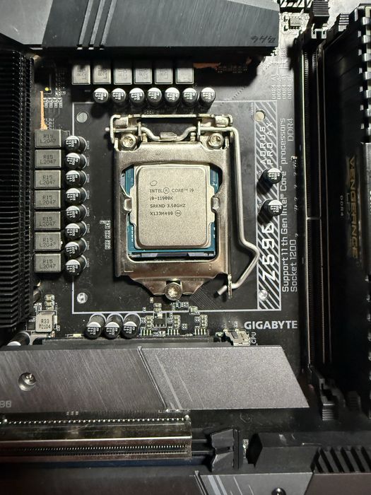 Intel Core i9-11900K -  8 nuclee, 16 thread-uri, LGA1200
