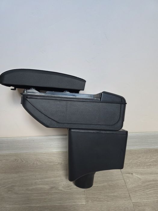 Подлокотник Renault Logan sandero 1