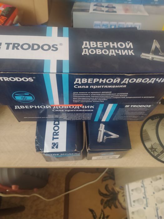 Дверной доводчик