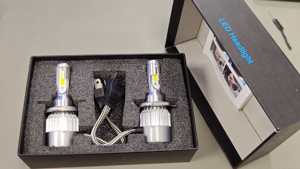 Becuri Led auto H4