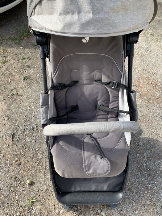 Коляска прогулочная Joie