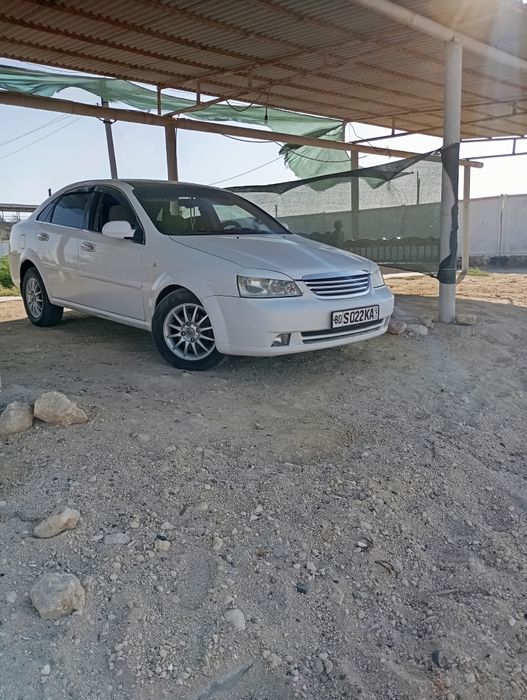 Lasetti срочно сотилади