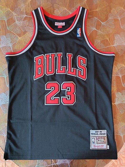 Maiou de baschet cu Michael Jordan (disponibil)
