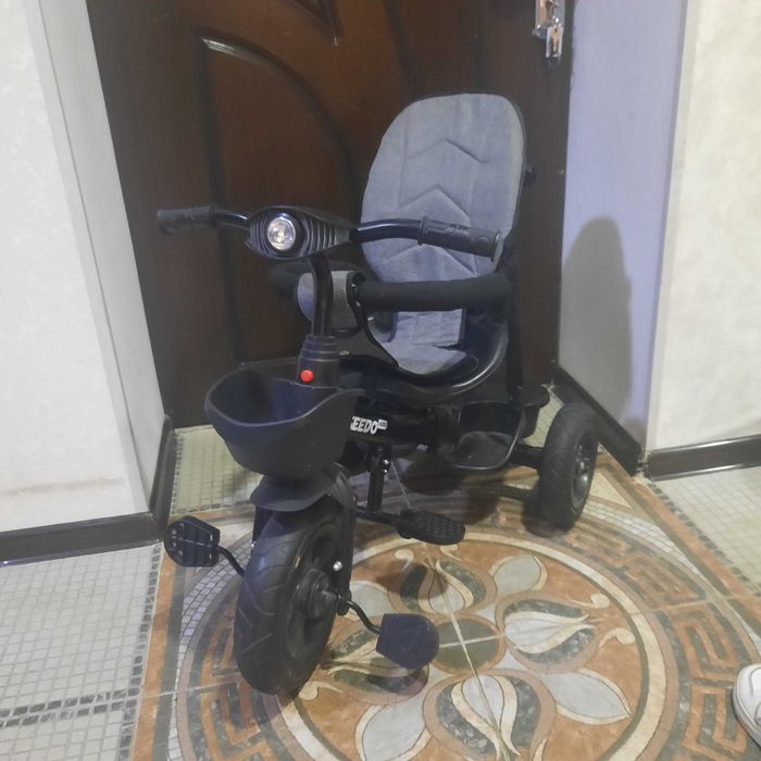 Детский велосипед трёхколёсный