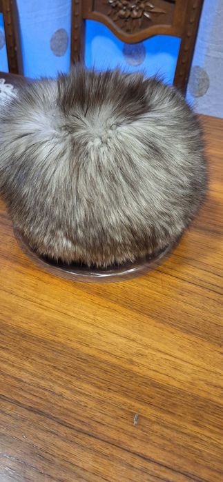 caciula vulpe argintie 140lei guler nurca 80 lei caciula nutrie 90 lei