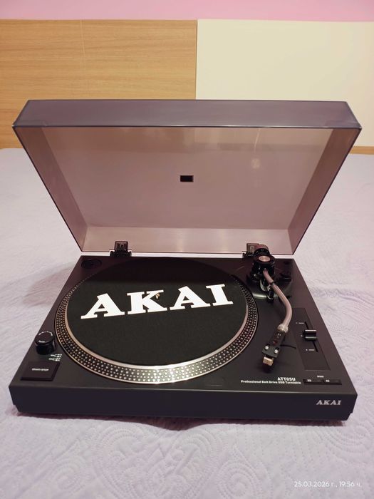 Продавам грамофон AKAI ATT05U с USB