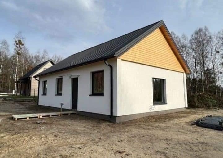 Case modulare din structura metalica si izolate cu panouri sandwichi