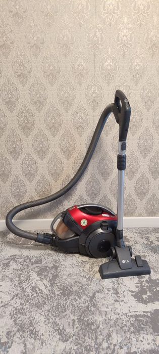 Пылесос LG в идеальном состоянии