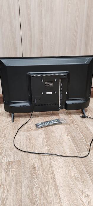 Телевизор Yasin LED-32E1000 81 см черный