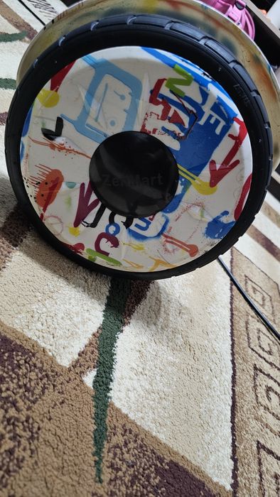 Яркий гироскутер