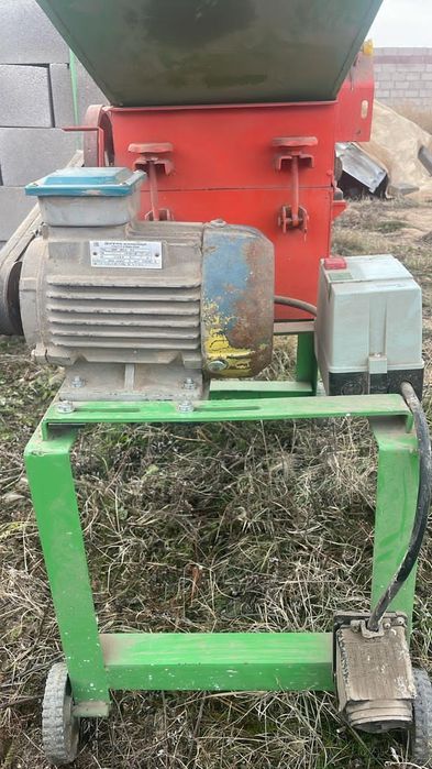 Зернодробилка, кормодробилка