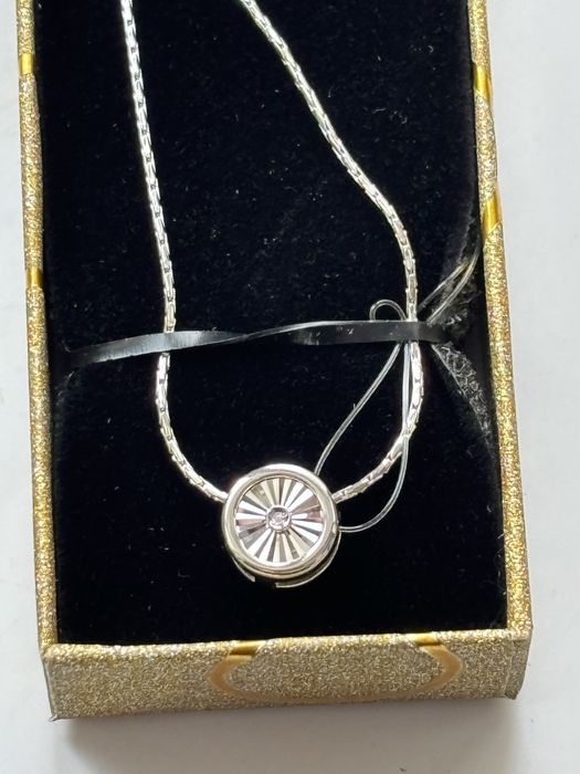 Продаю колье серебро