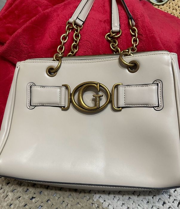 Чисто нова чанта на Guess