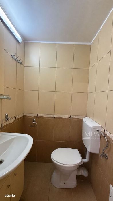 Apartament sau spatiu de birou 36mp pod si beci ultracentral
