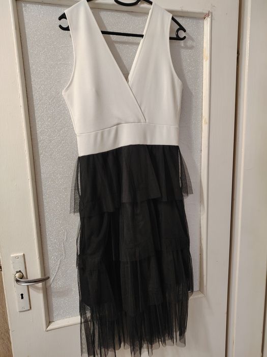 Официална рокля в бяло и черно