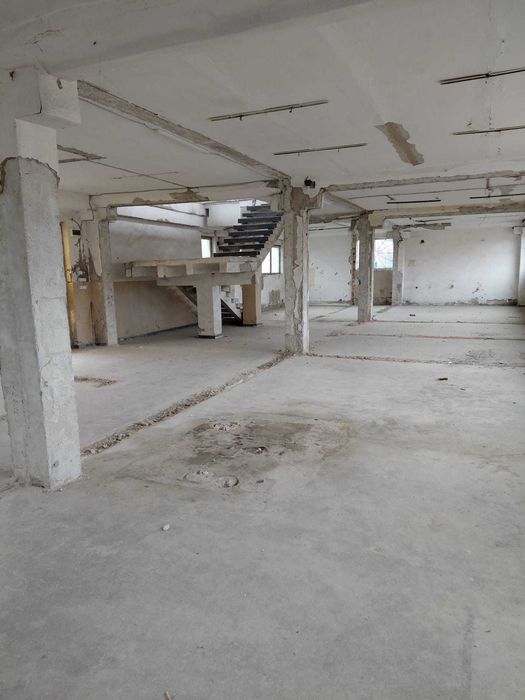 Cladire / Spatiu comercial 680 mp - Inchiriere Targoviste