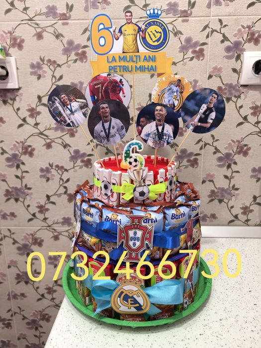 Decorațiuni tort din dulciuri ambalate cu personaje