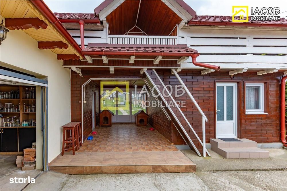 Casa, anexe, 3762 mp teren, 25000 mp padure, Comanesti, jud. Bacau