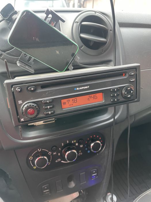 Castetofon blaupunkt dacia logan