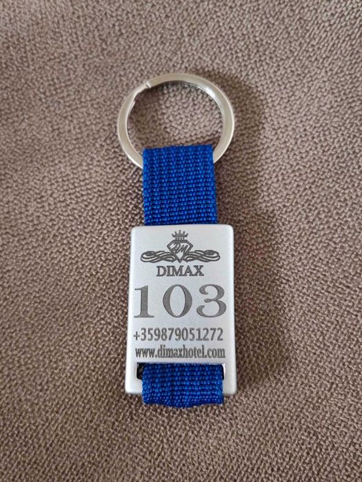 Гравиран ключодържател с лого, имена, номер, надпис