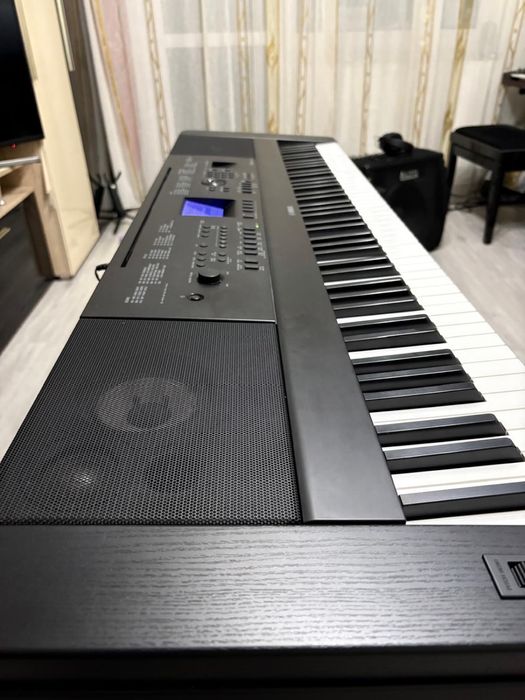 Yamaha Portable Grand DGX-660
