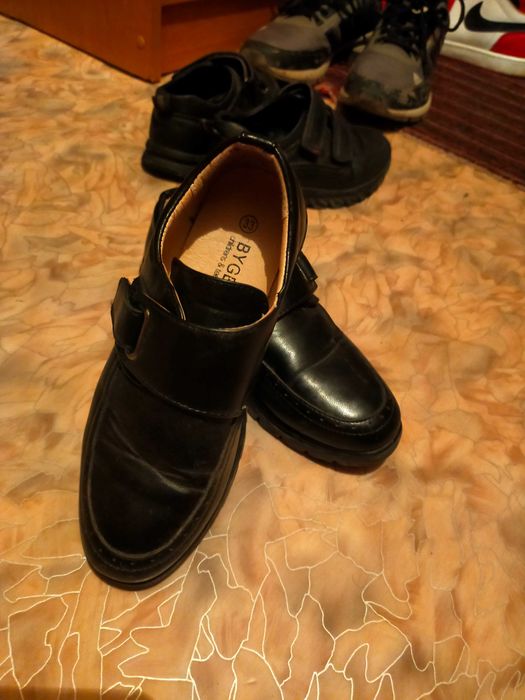 Продам детскую обувь