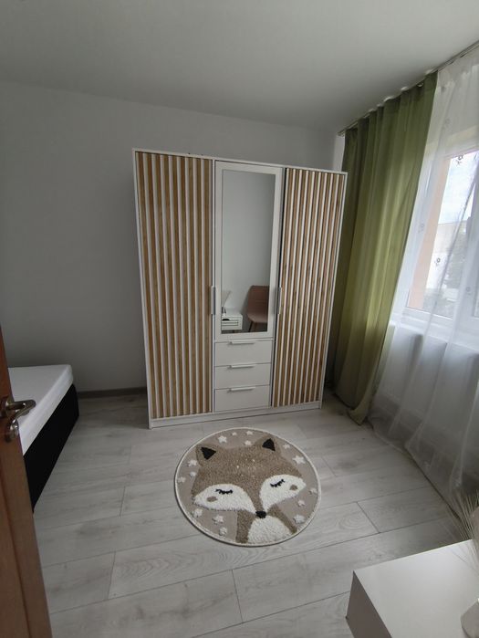 Închiriez apartament
