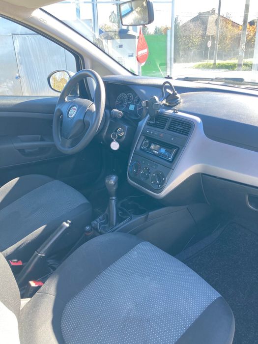 Vând Fiat Grande Punto 1.3 Multijet 2010 Coupe CONSUM 4%