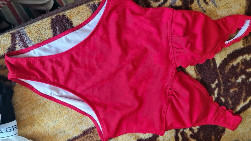 Costum de baie întreg