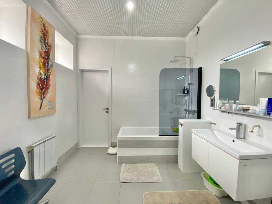 4-комнатная квартира · 130 м²