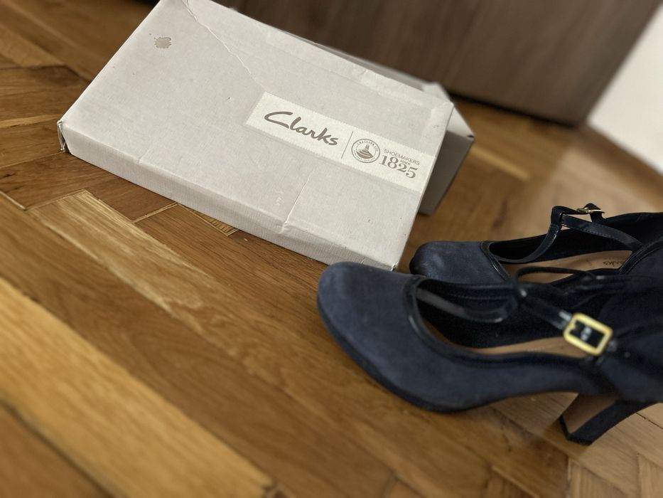 Елегантни токчета на Clarks, размер 38