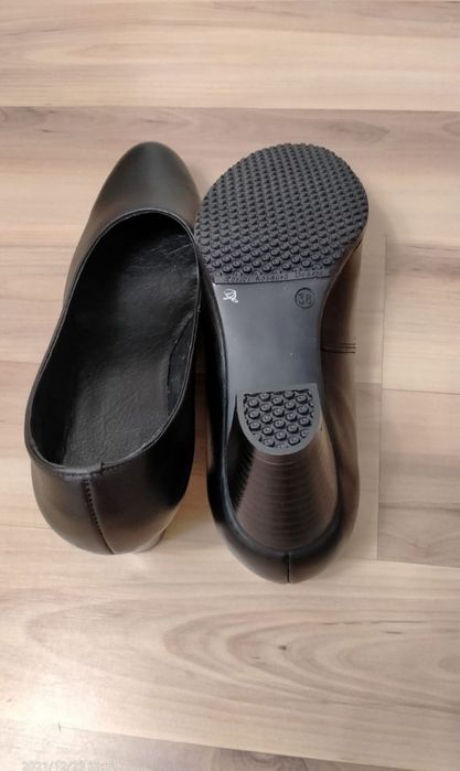 Продам женский туфли