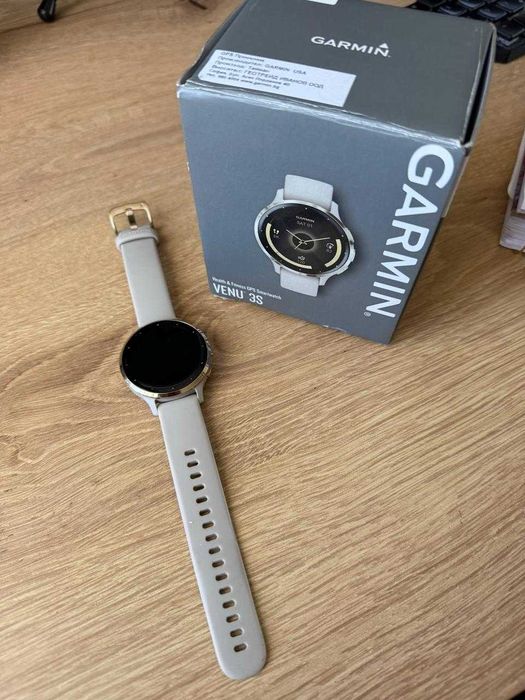 Смарт часовник Garmin Venu 3S