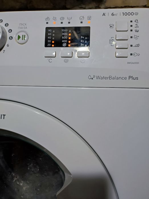 Продам стиральную машину Indesit на 6 кг.